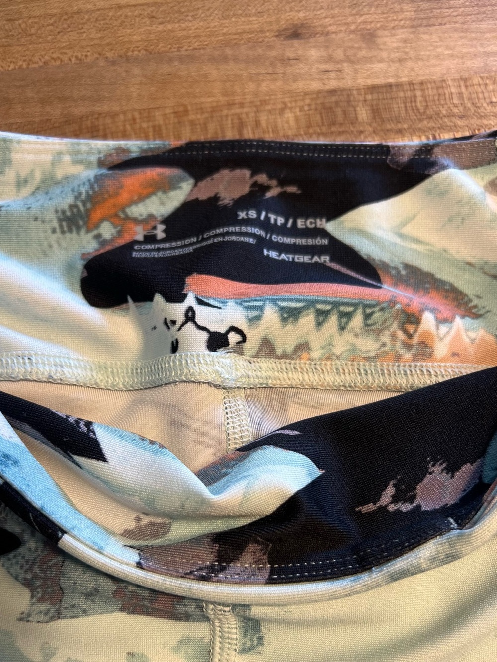 Under Armour Abstract Print Leggings in Pastel Multicolor - Picture 3 of 3